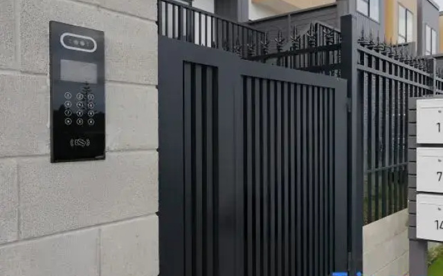 Morden 3BR Townhouse Gated Community Parking Free | CCTV