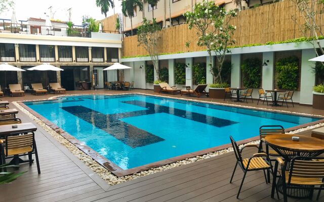 Treasure Oasis Hotel