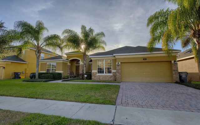 Beautifully Positioned Lake View Home