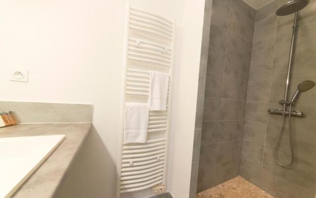 T3 Appartement HYPERCENTRE PROCHE COMMERCE- PARKING - 2 Chambres Wifi Gratuit