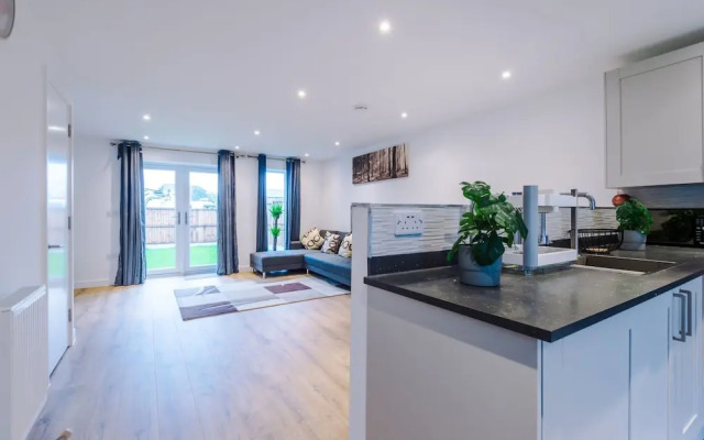 Stunning 3-bed House in Salford