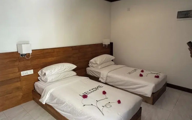 Mandhoo Inn