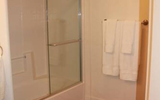 Oakwood At 1060 Glendon Avenue