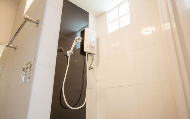 The Zell Budget Hotel Buriam