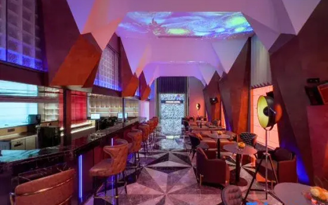 FUNGEE S Hotel (Wuyi Square, Huangxing Square Station, Changsha)