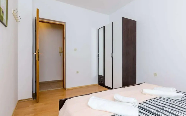 Apartment Antej - One Bedroom Apartment With Terrace and City View