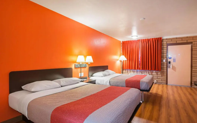 Motel 6 Safford, AZ