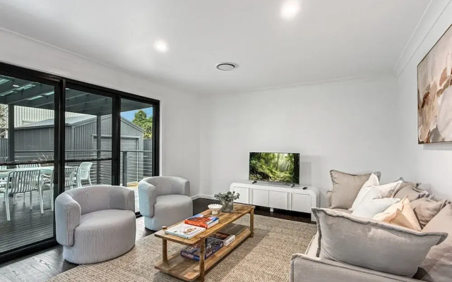 Spacious 3-bedroom Home With Private Pool & BBQ