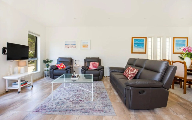 Thalassa I Pet Friendly I 2 Mins Walk to Beach