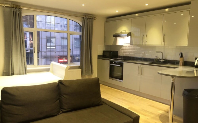 Stylish Maisonette and studio in Victoria