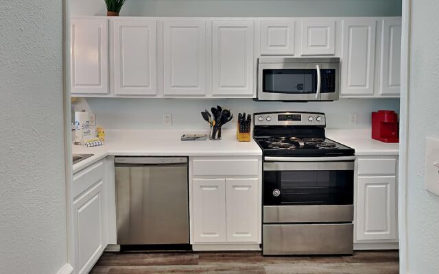 Palm Court Yacht Club #308