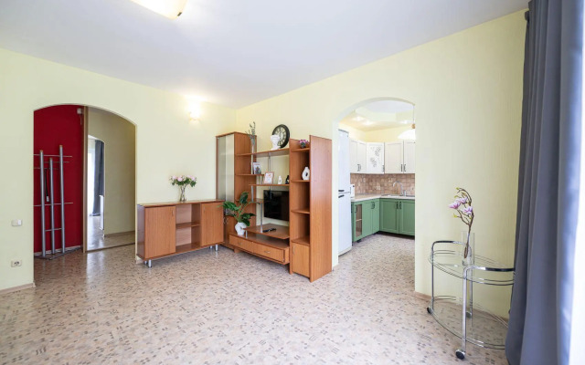 Пять Звезд на Ленина 83А