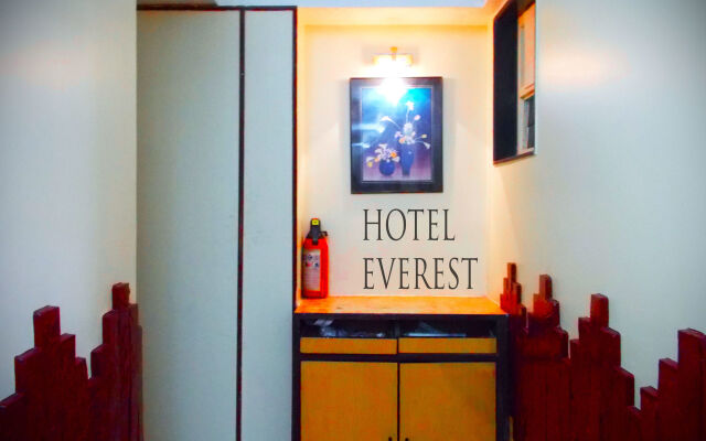 Hotel Everest