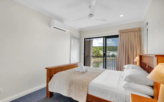 Bright 3-bedroom Beachside Stay With Pool & BBQ
