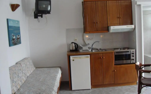 Akrogiali Studios & Rooms