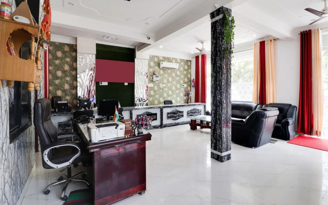 OYO 45399 Hotel Legacy Rbl