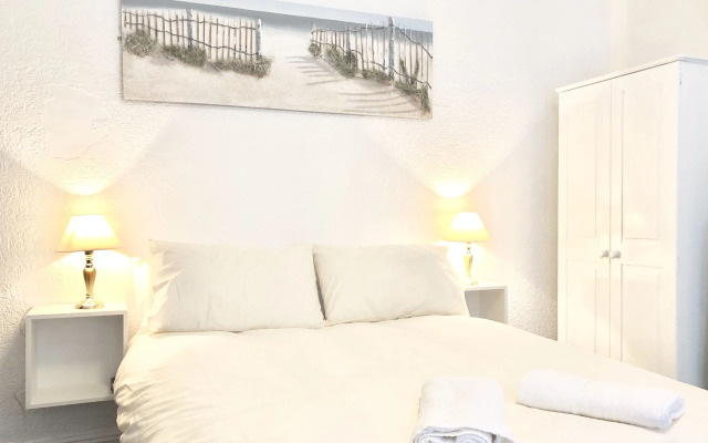 Empress Select Holiday Flats