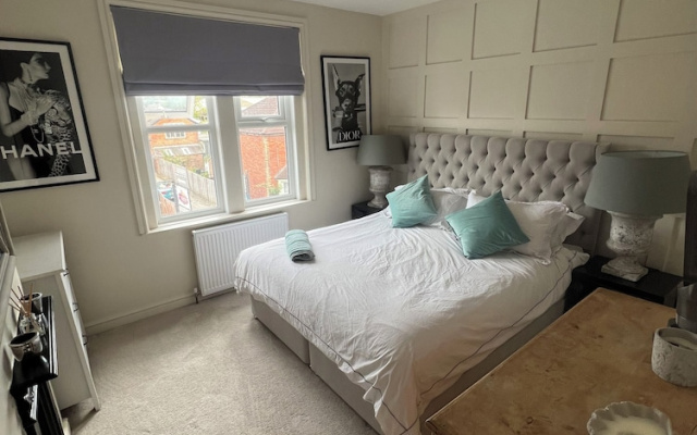 Spacious House in Guildford