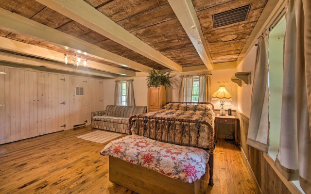 Remote 1901 Studio Cabin w/ Loft - Pets Allowed!