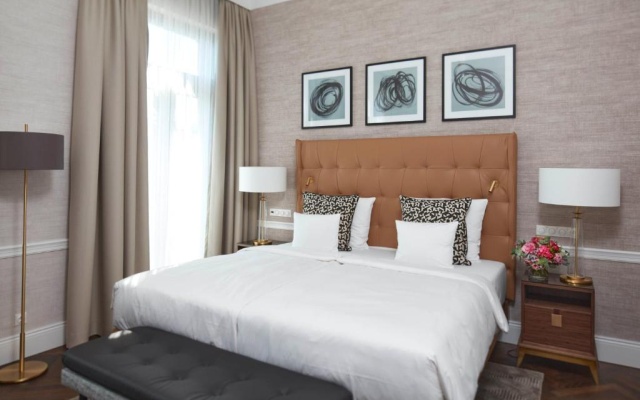 Deluxe Double room (full double bed) (king size bed)