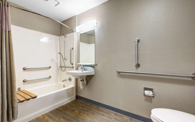 Motel 6 Kirkland, WA - North Kirkland