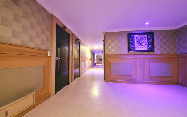 Gwangju Sangmu Alice Business Hotel