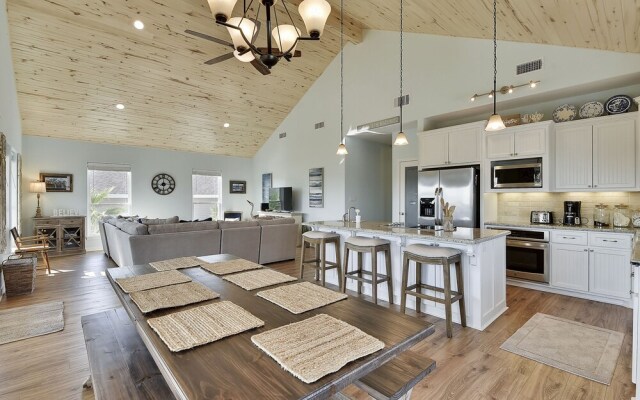 Pappy's Folly 3 Bedrooms 2 Bathrooms Home