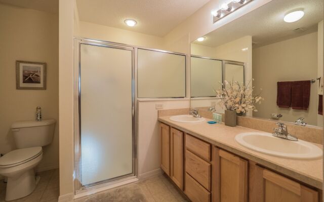 Estill Avenue 1240 by White Pelican VR