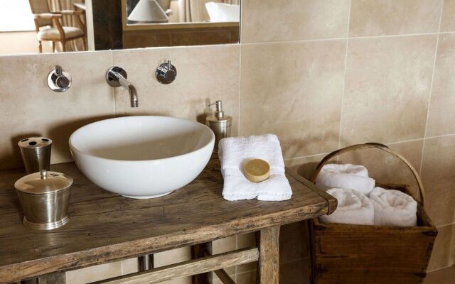 Logis Hotel Restaurant Le Prieure