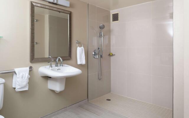 DoubleTree by Hilton Kansas City - Overland Park