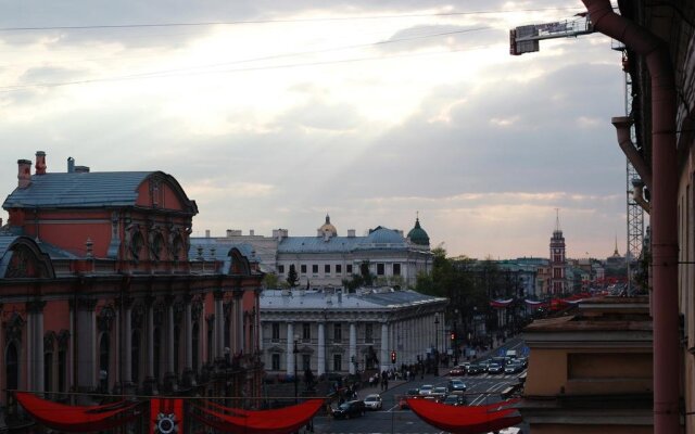 Tabouret Rooms Nevsky