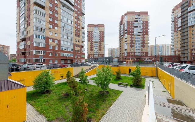 Compass on Nikolay Zelinsky Street 3