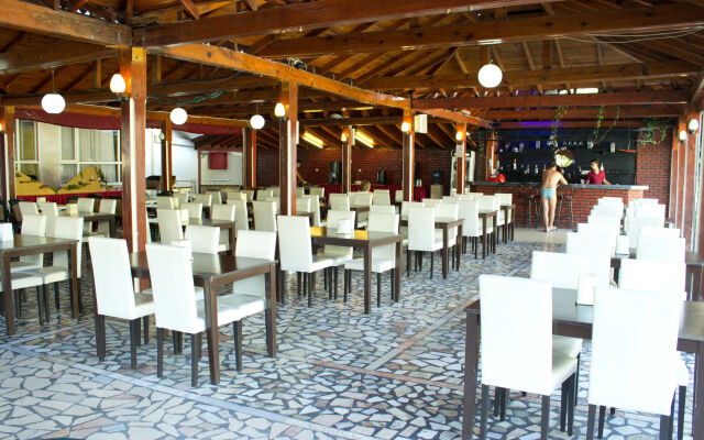 Ares City Hotel