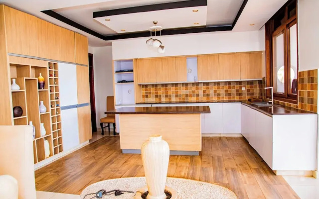 Net Luna Villa Hotel and Tours