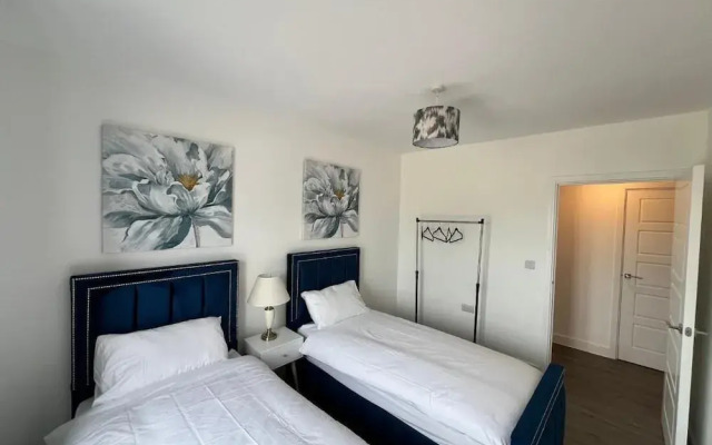 Modern 2 Bedroom Apartment
