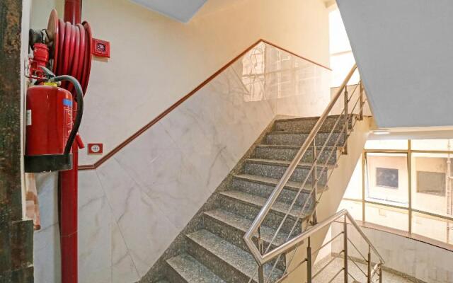 OYO Townhouse 516 Hotel N Suites