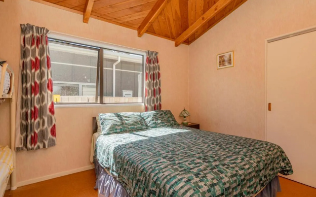 Oyster Bliss - Cooks Beach Holiday Home – Guest Rooms – Whitianga