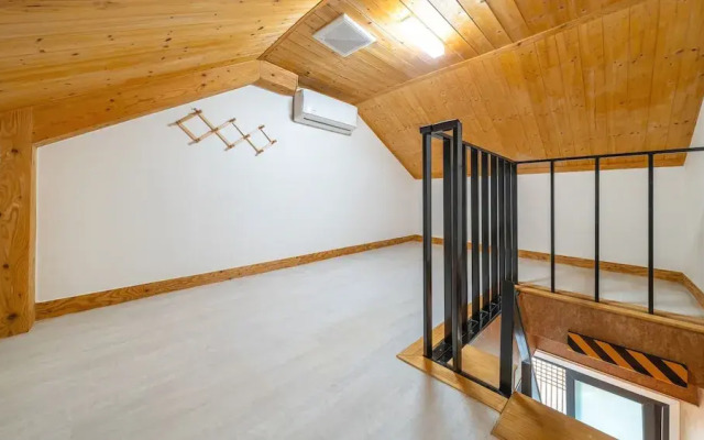 Gyeongju Poseokjeong Hanok Pool Villa