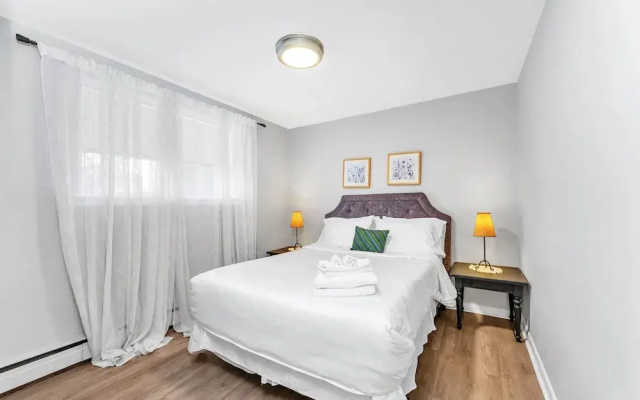 Private 2bdrm Newly Renovated - Furnished apt - U3