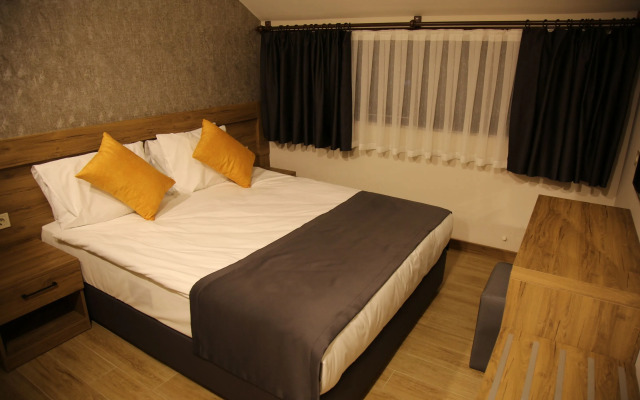 Golden World Suite Hotel