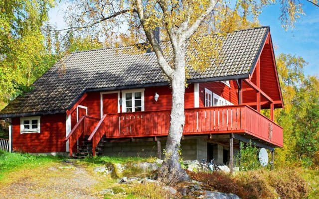 8 Person Holiday Home In Midsund