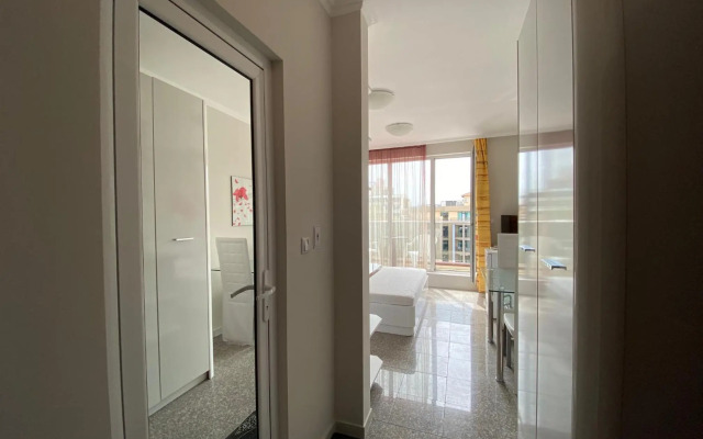 Private Cozy Studio Admiral Plaza C52