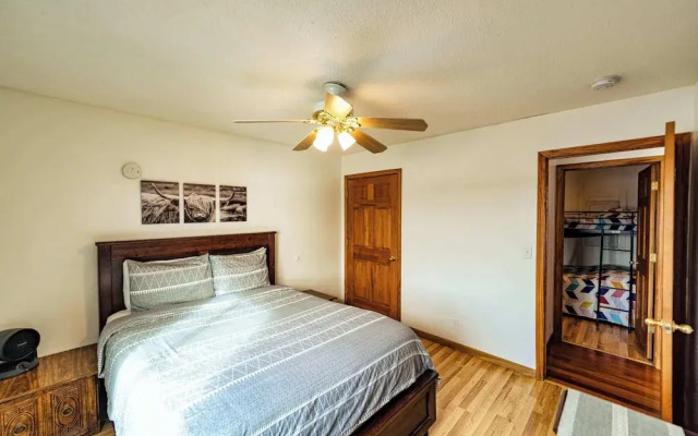 Redbud Retreat Amenity-filled Waterfront Home!