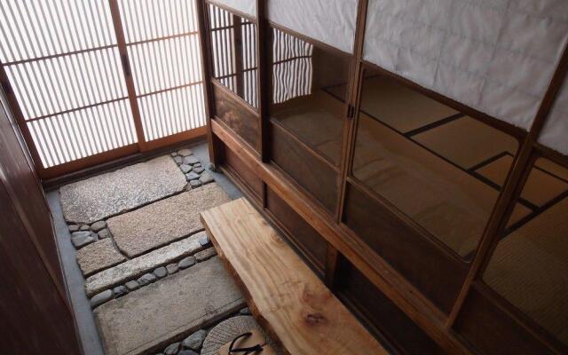 Kyoto Machiya Cottage karigane