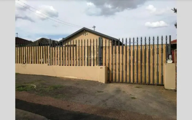 Gugu's Private and Cosy Guest Suite 3