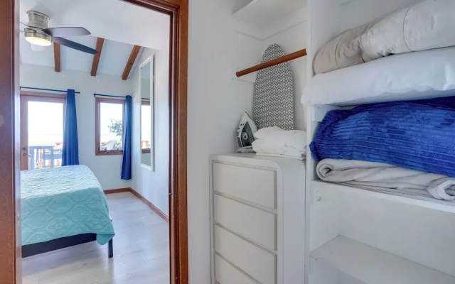 Bright Catalina Island Condo w/ Ocean Views!