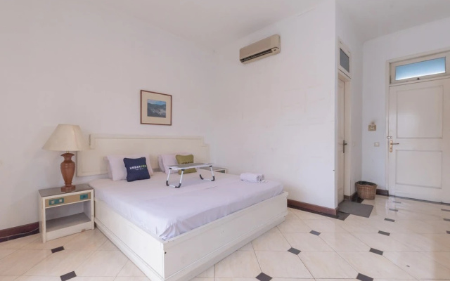Urbanview Hotel Utari – Guest Rooms – Bandung
