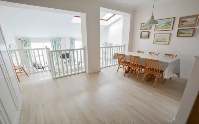 Clifton Court Apt 16 With Heated Pool