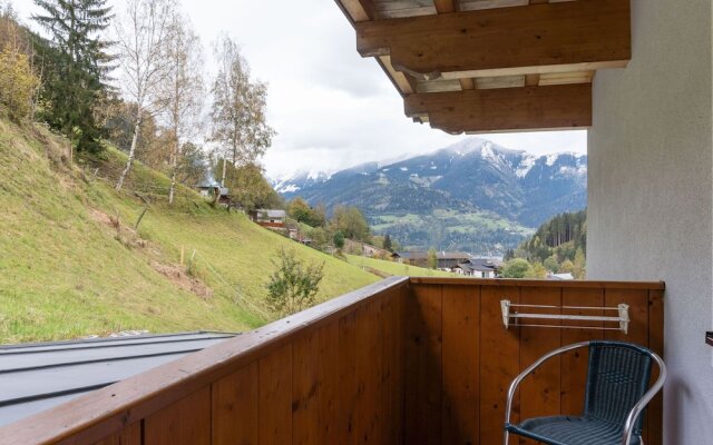 Cozy Holiday Apartment in Zell am See With a Balcony Near the ski Area