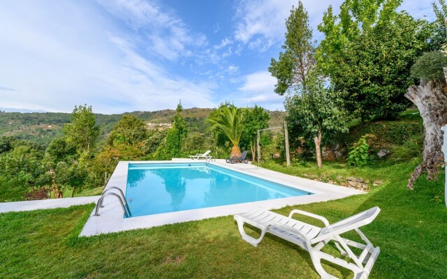 T4 House With Outdoor Pool and Wonderful Views